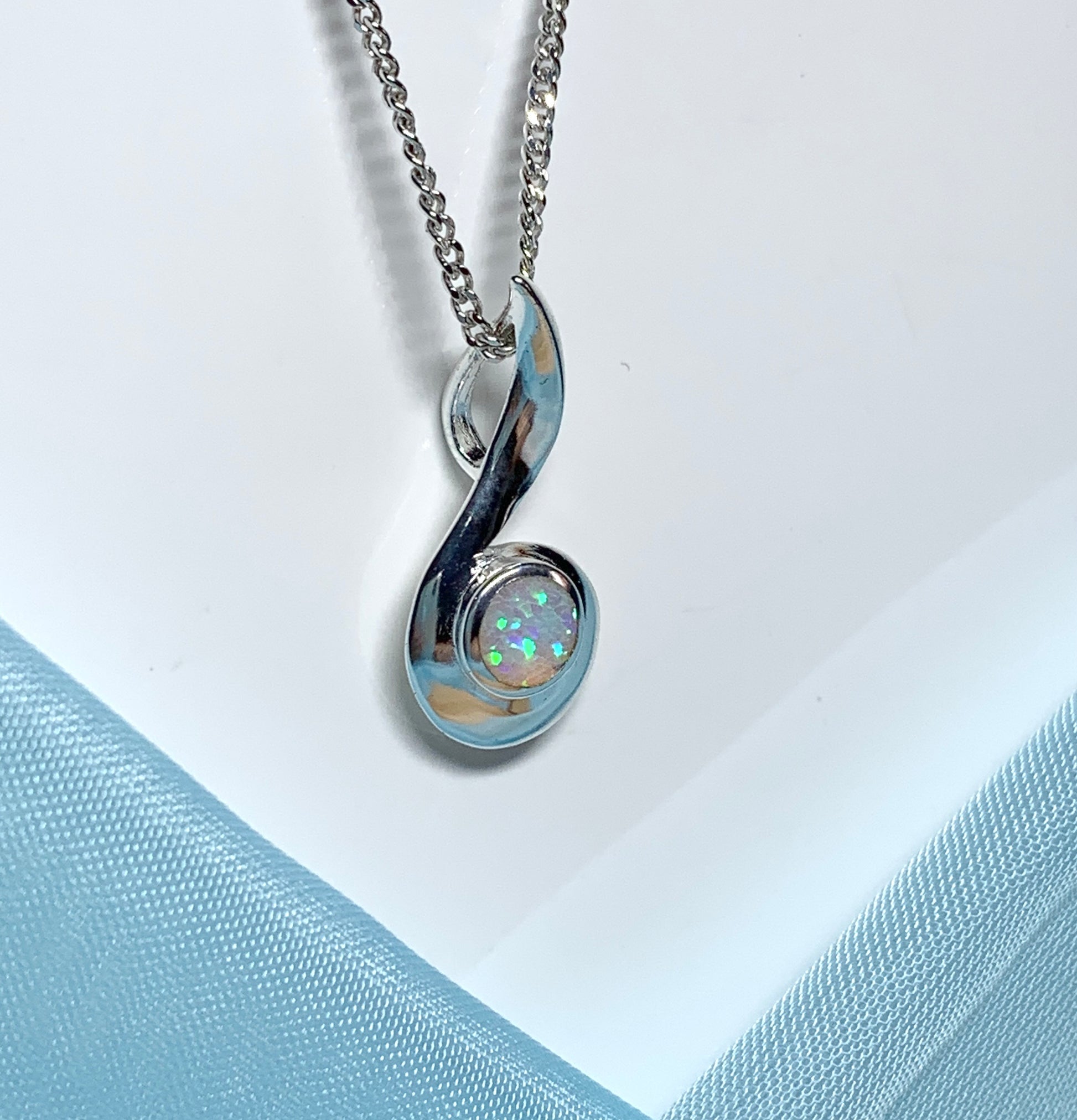 Pendant sterling silver swirl designed round opal necklace