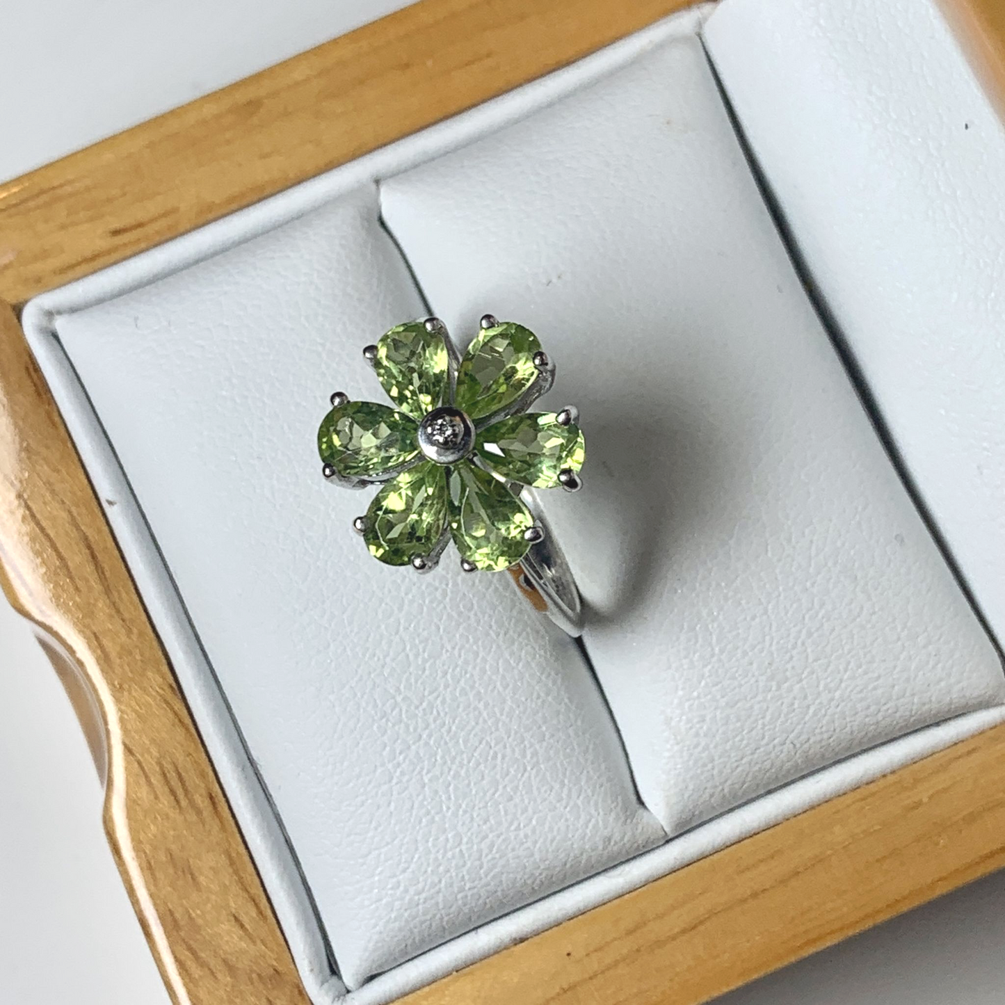 Peridot And Diamond Round Sterling Silver Green Daisy Petal Cluster Ring
