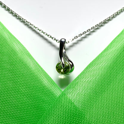 Peridot white gold necklace