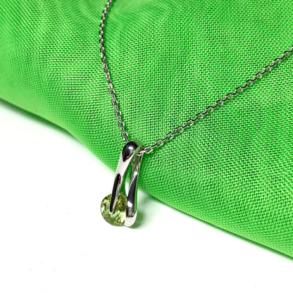 Peridot white gold necklace