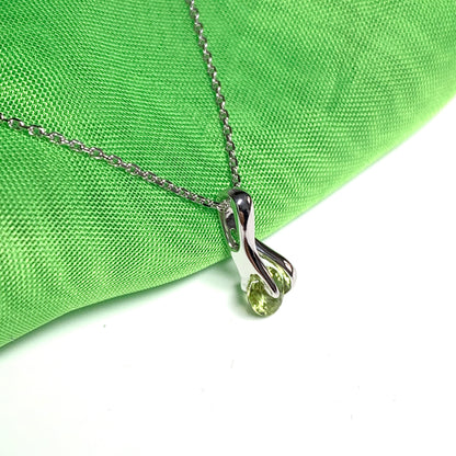 Peridot white gold necklace