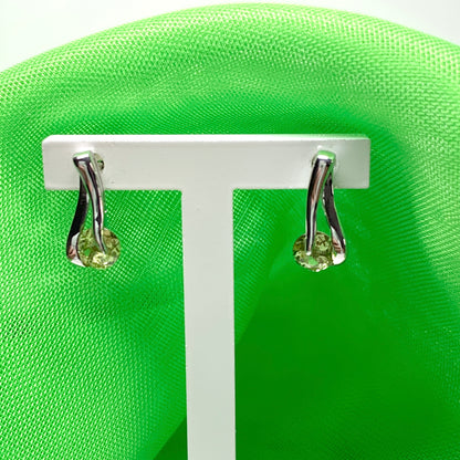 Peridot white gold stud earrings