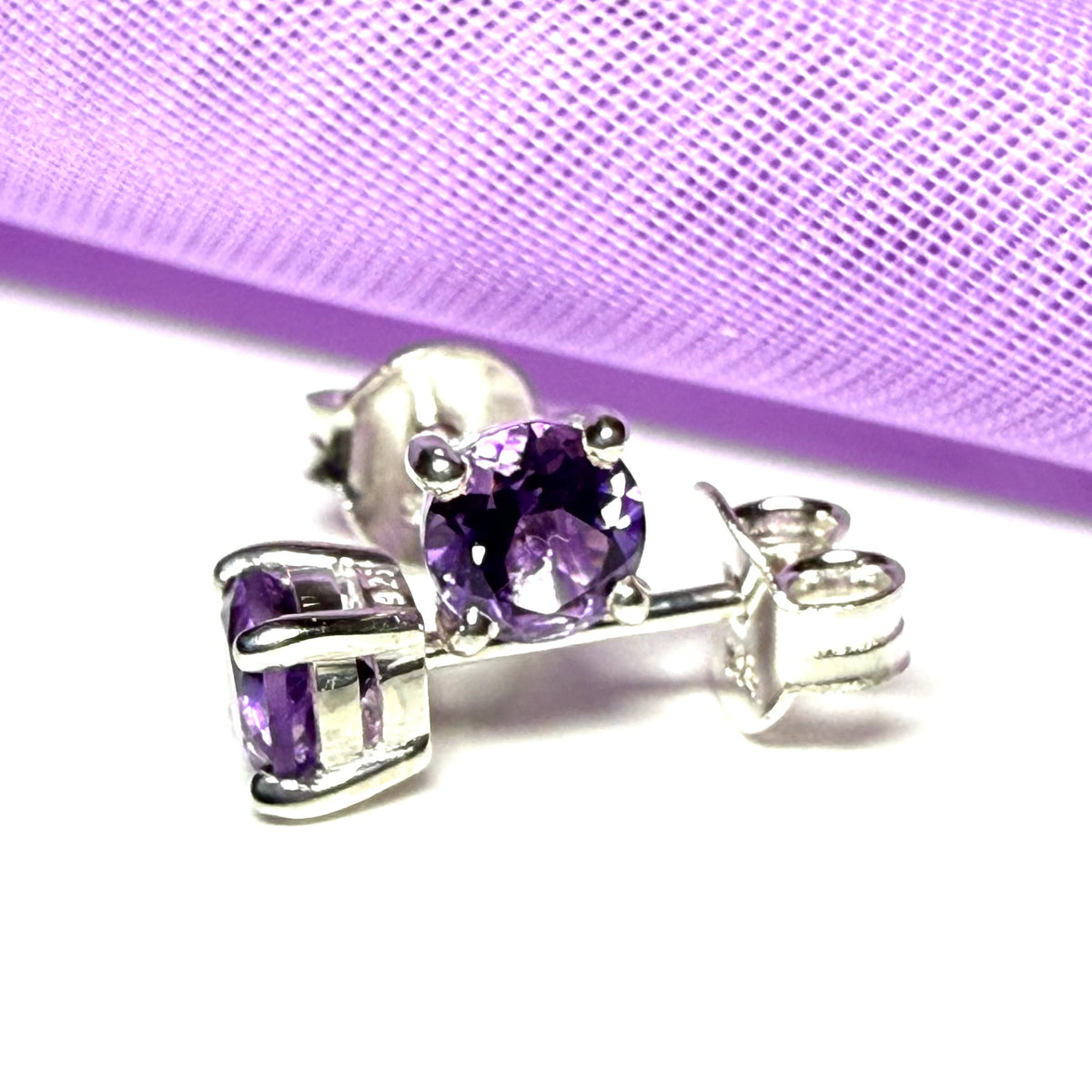 Purple real amethyst sterling silver round cut pair of stud earrings