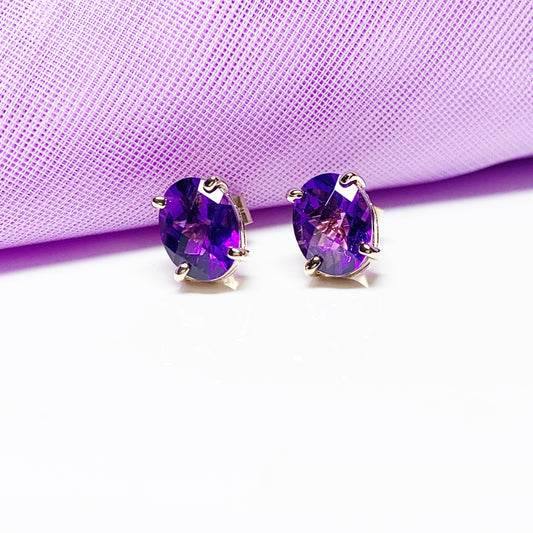 Purple oval amethyst stud earrings in yellow gold