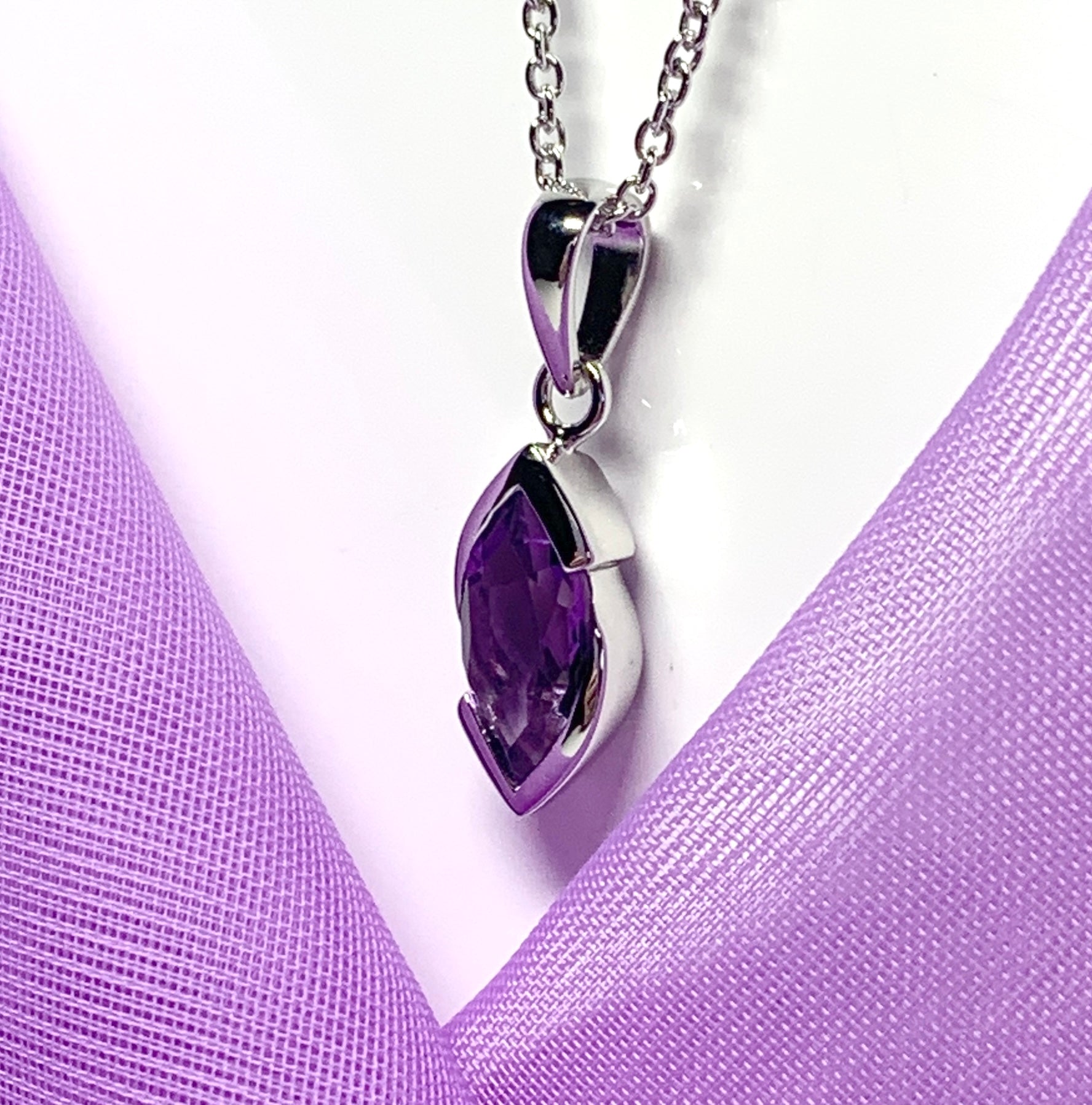 Purple silver pendant necklace 