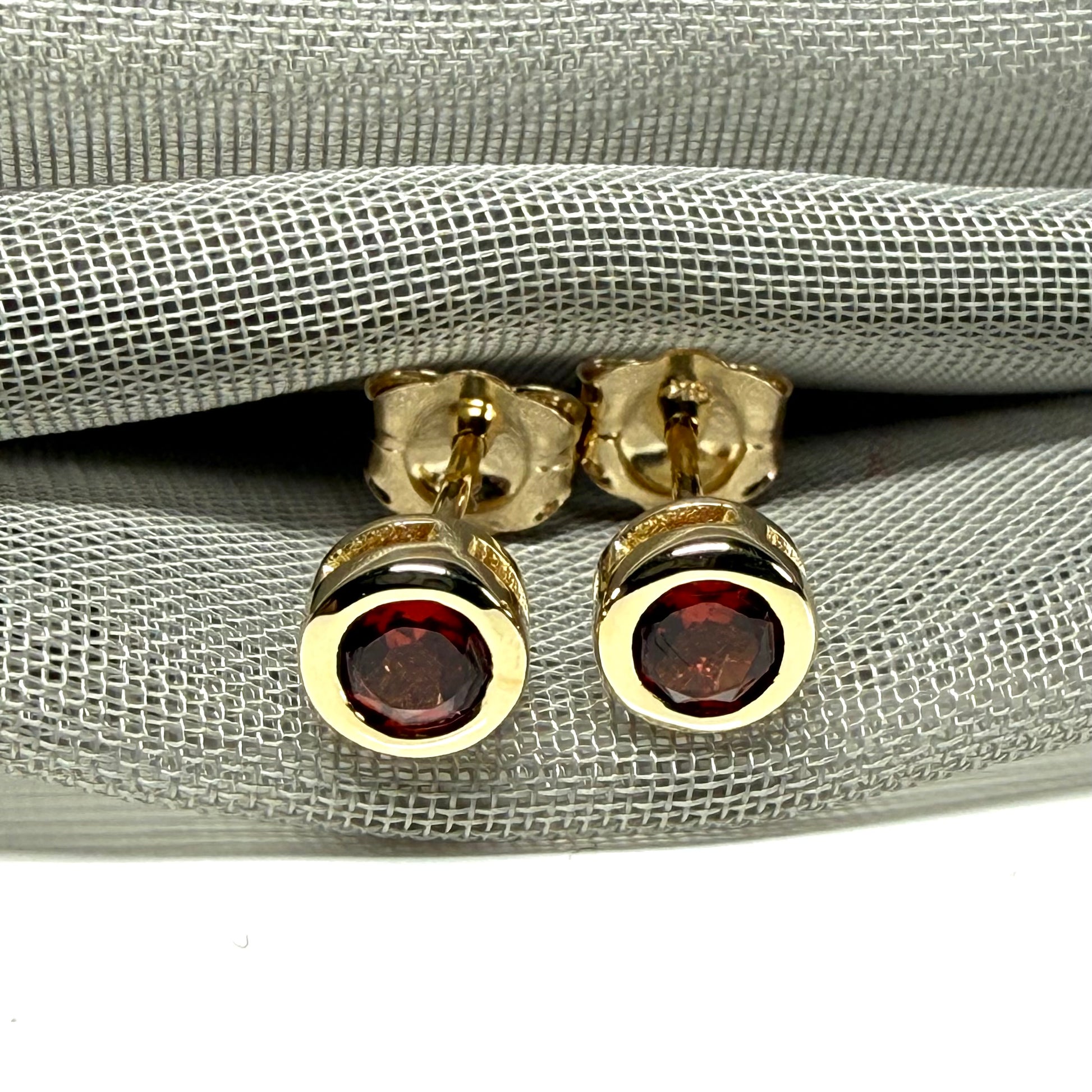 Real Red Garnet Stud Earrings 9ct Yellow Gold – Round Cut 4.5mm | January Birthstone Gift