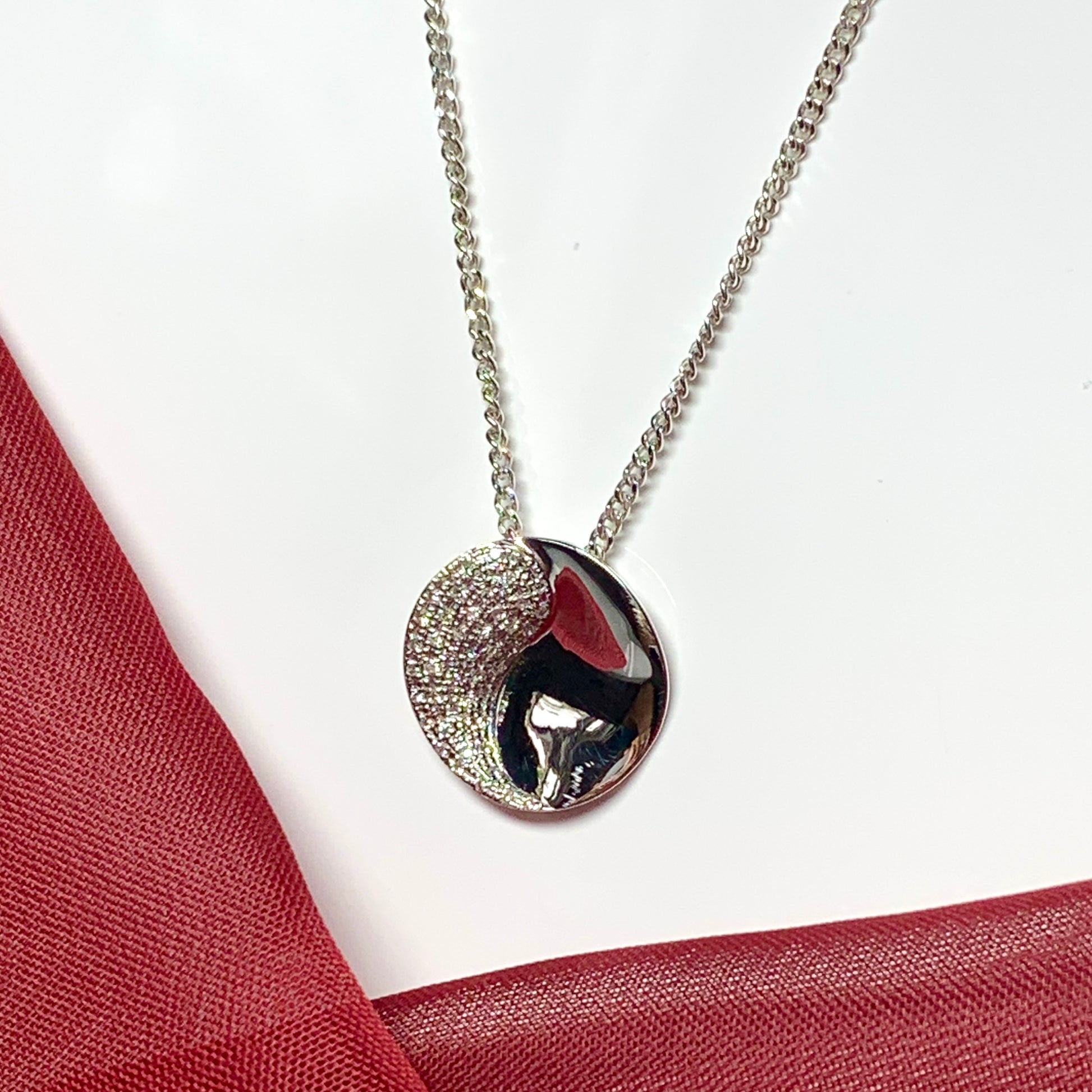 Round real diamond sparkling pendant necklace