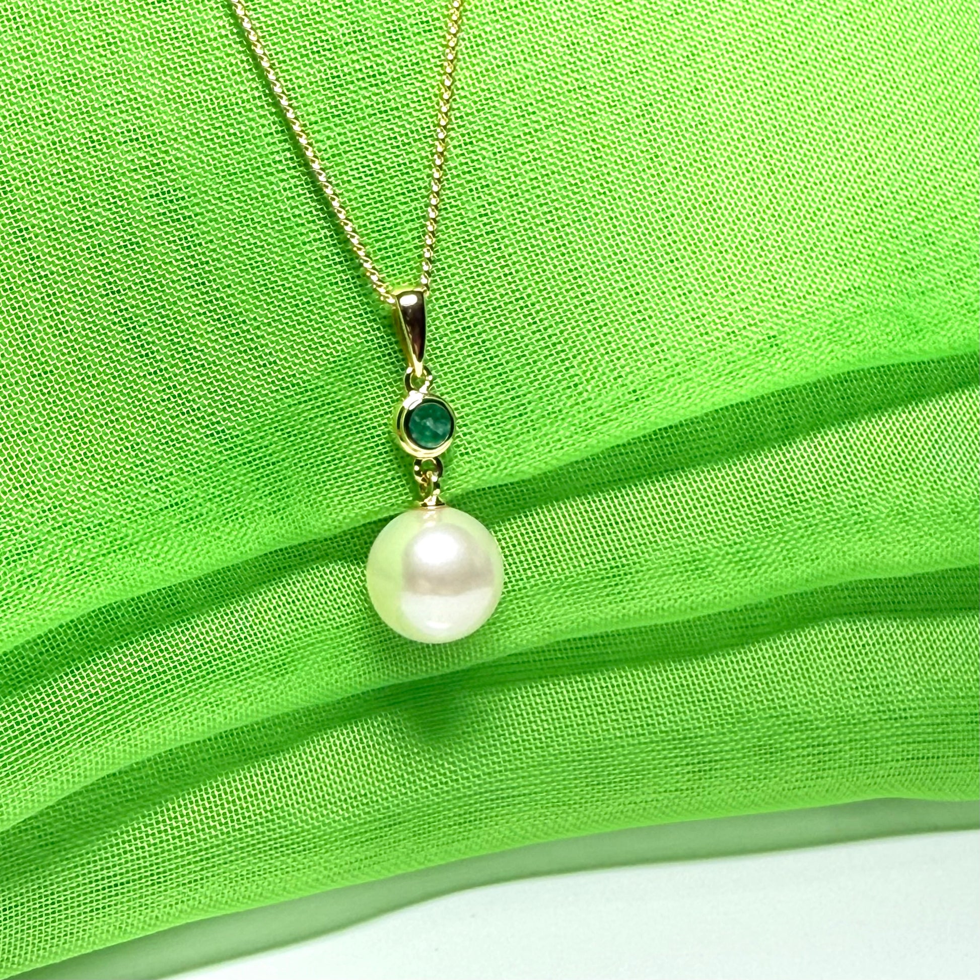 Real freshwater cultured pearl necklace and real emerald round drop pendant sterling silver with yellow gold plating