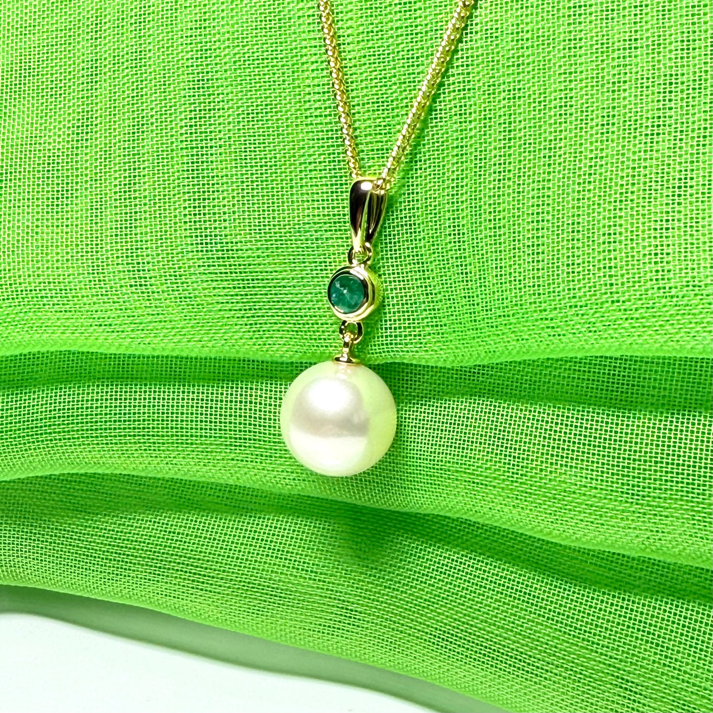 Real freshwater cultured pearl necklace and real emerald round drop pendant sterling silver with yellow gold plating