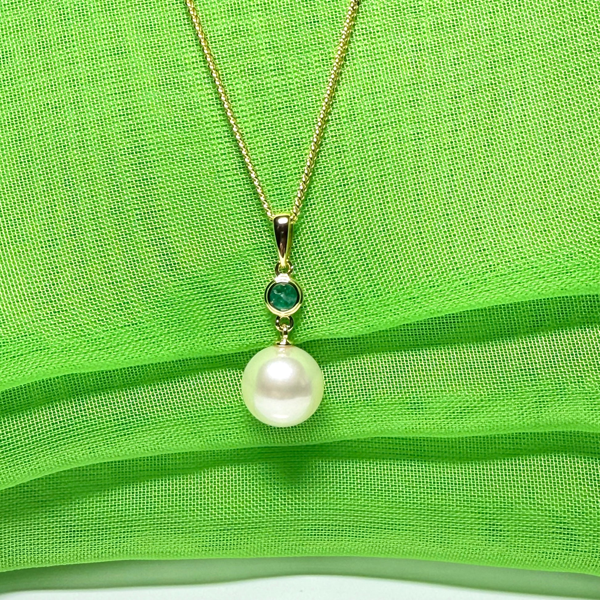 Real freshwater cultured pearl necklace and real emerald round drop pendant sterling silver with yellow gold plating