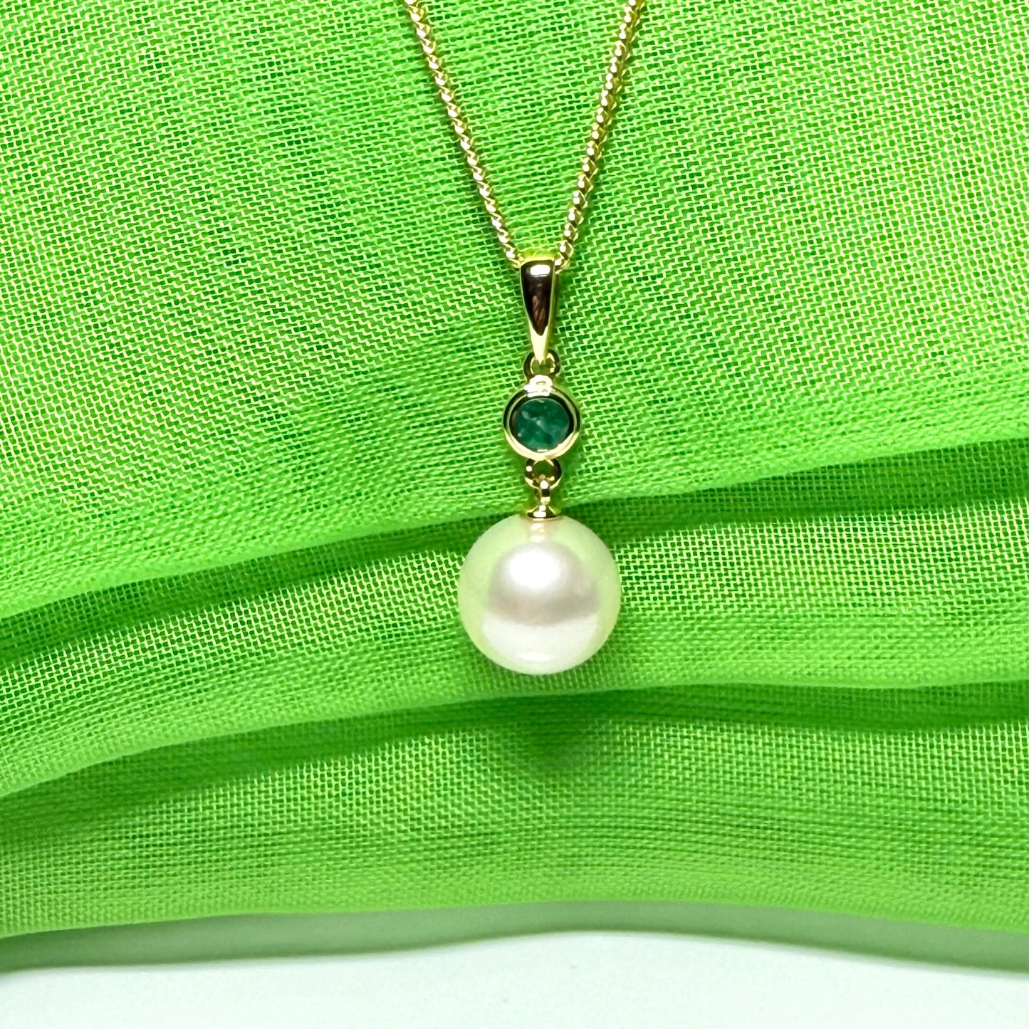 Real freshwater cultured pearl necklace and real emerald round drop pendant sterling silver with yellow gold plating