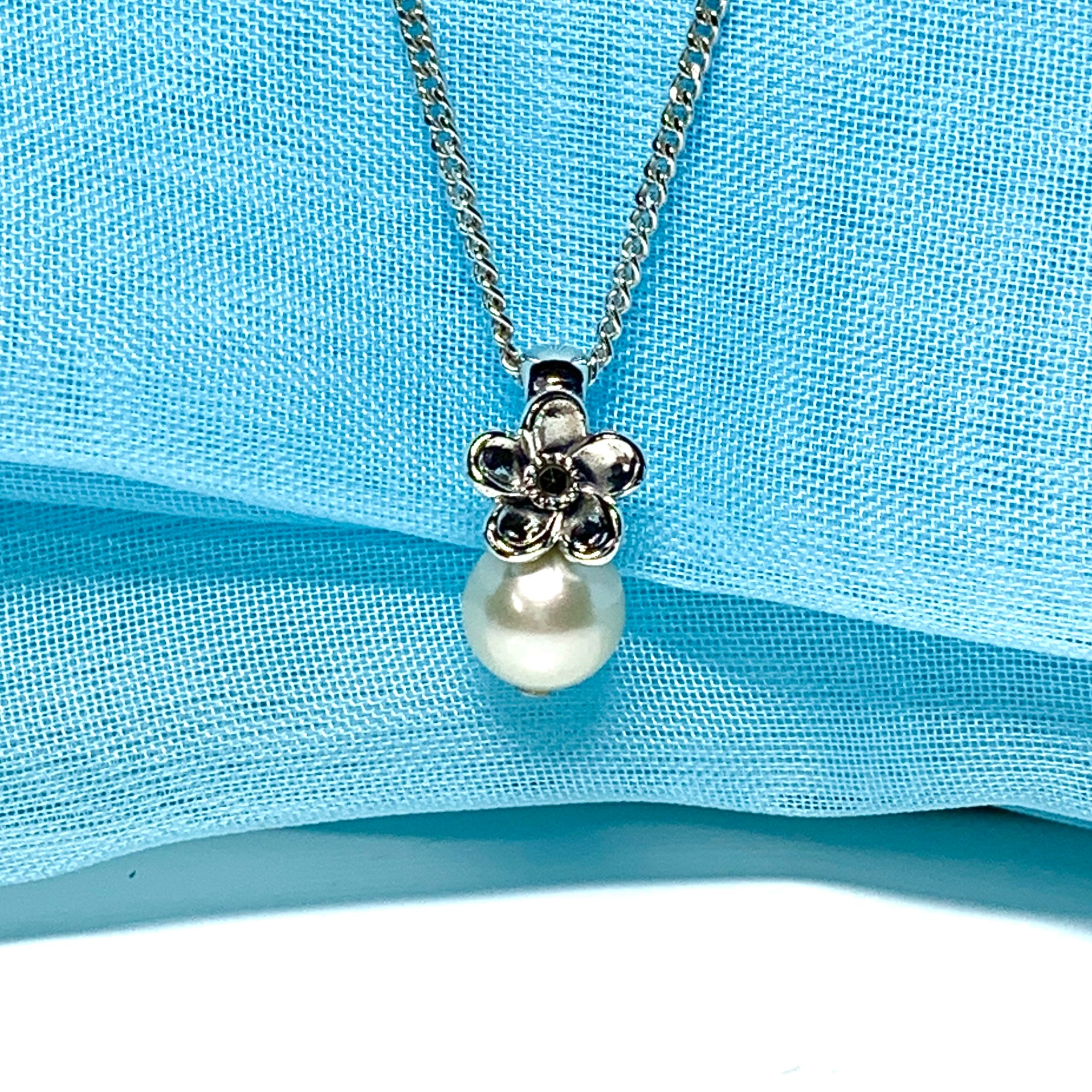 Real freshwater cultured pearl flower petal necklace pendant