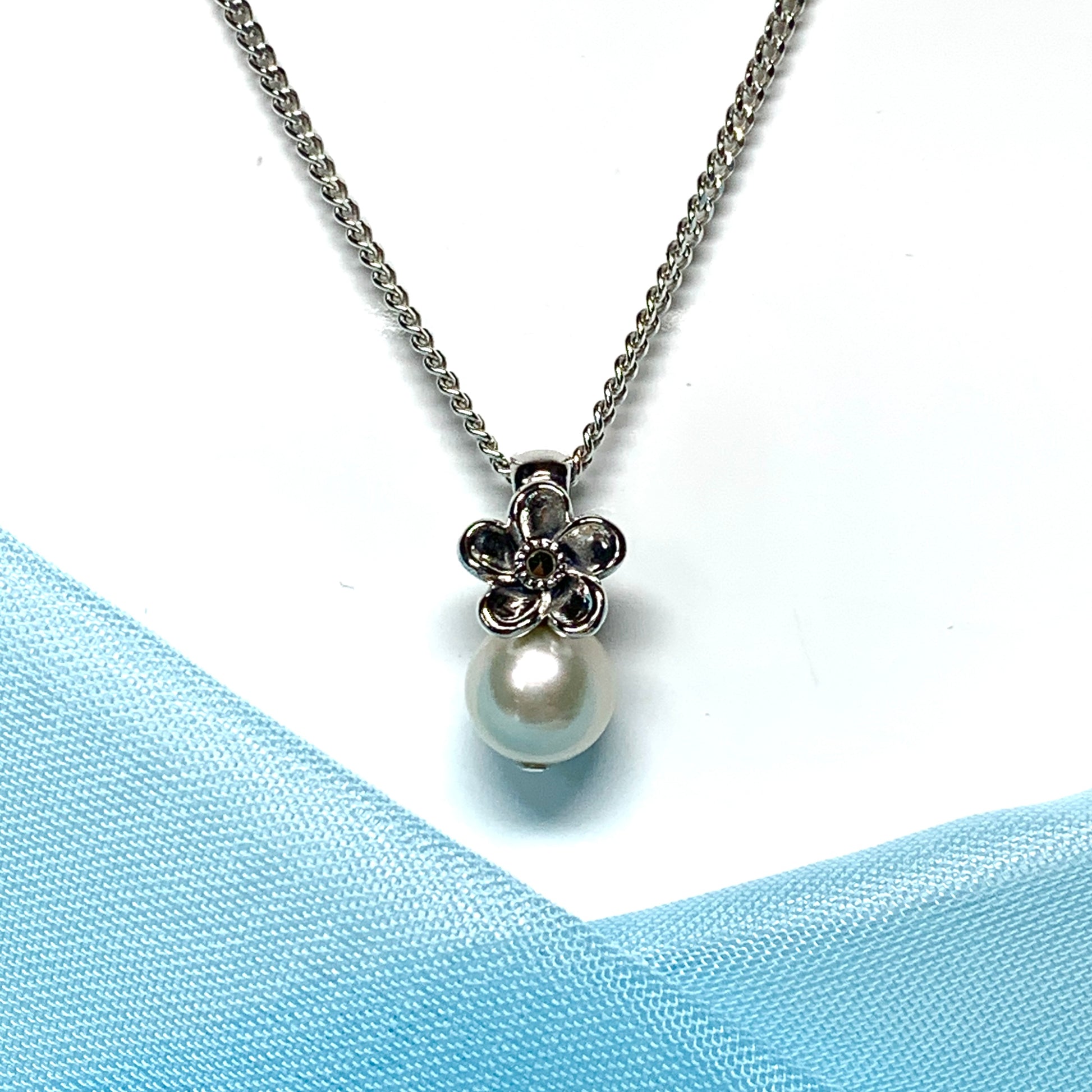 Real freshwater cultured pearl flower petal necklace pendant