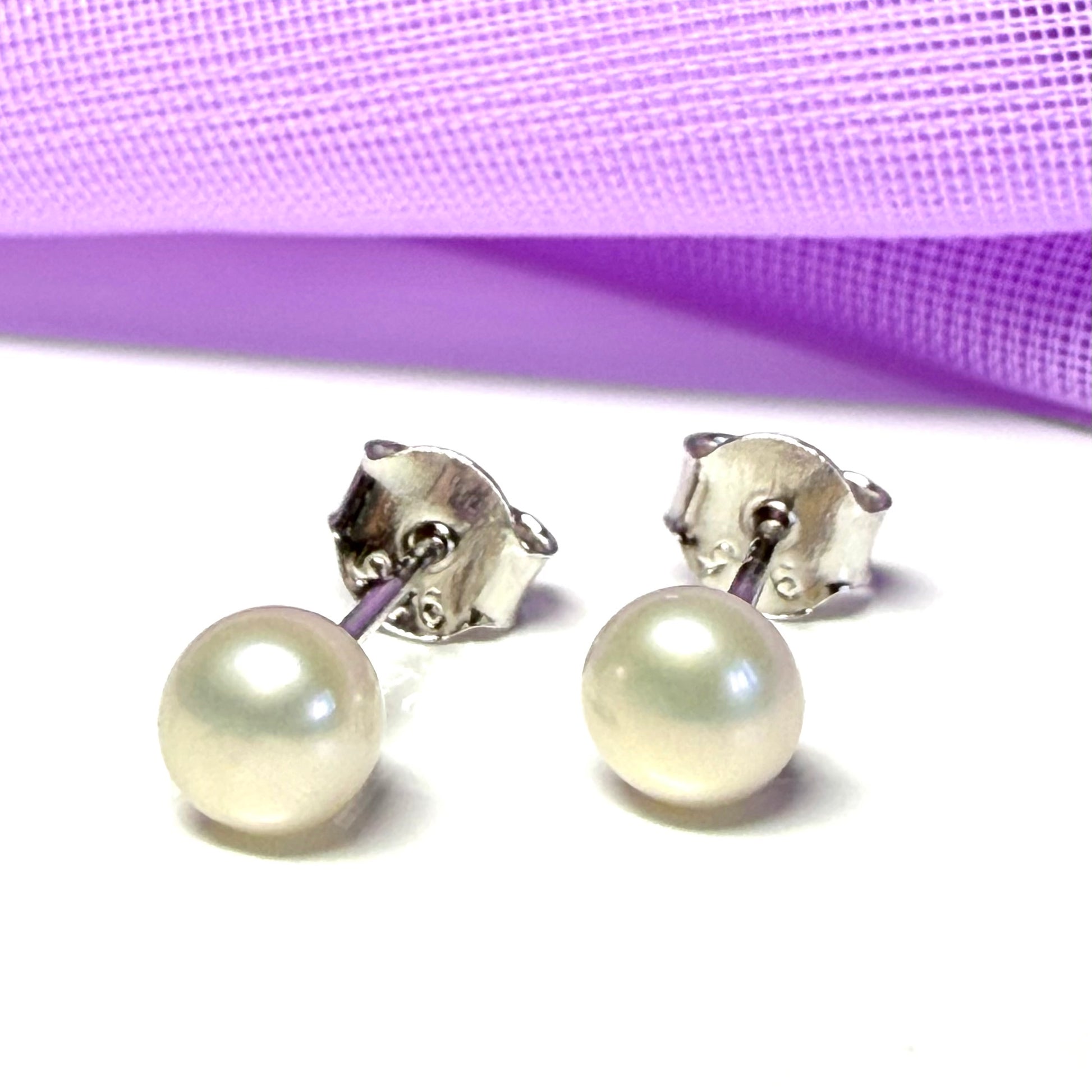 Real freshwater pearl sterling silver round shaped stud earrings 5 mm