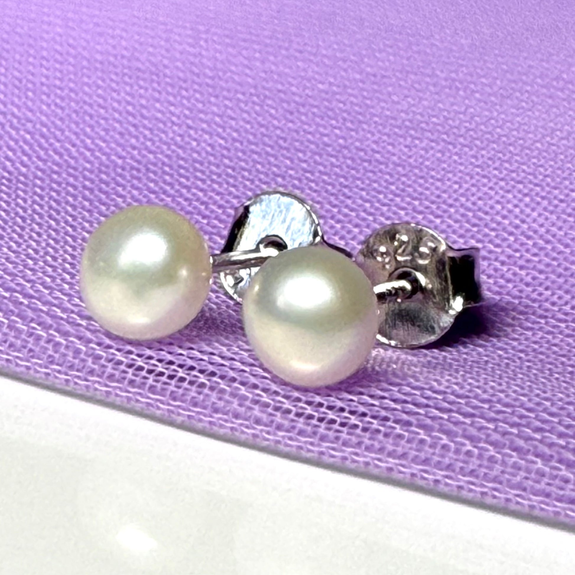Real freshwater pearl sterling silver round stud earrings 6 mm diameter
