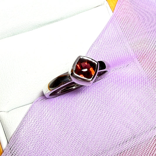 Real garnet ring white gold