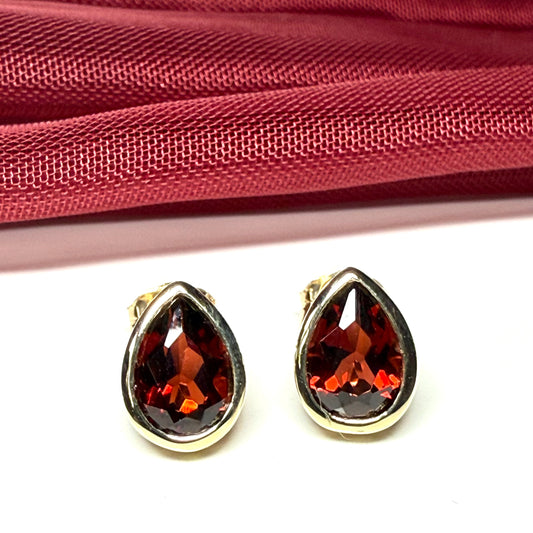 Real garnet stud earrings pear shaped yellow gold teardrop