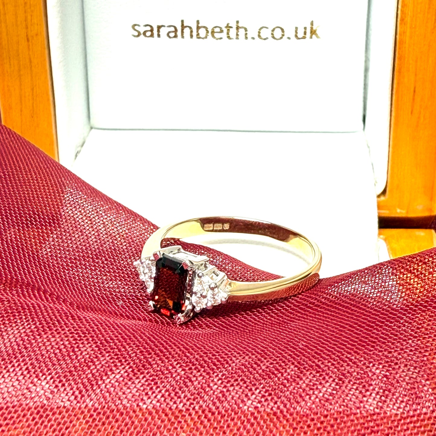 Real garnet yellow gold and diamond dress ring