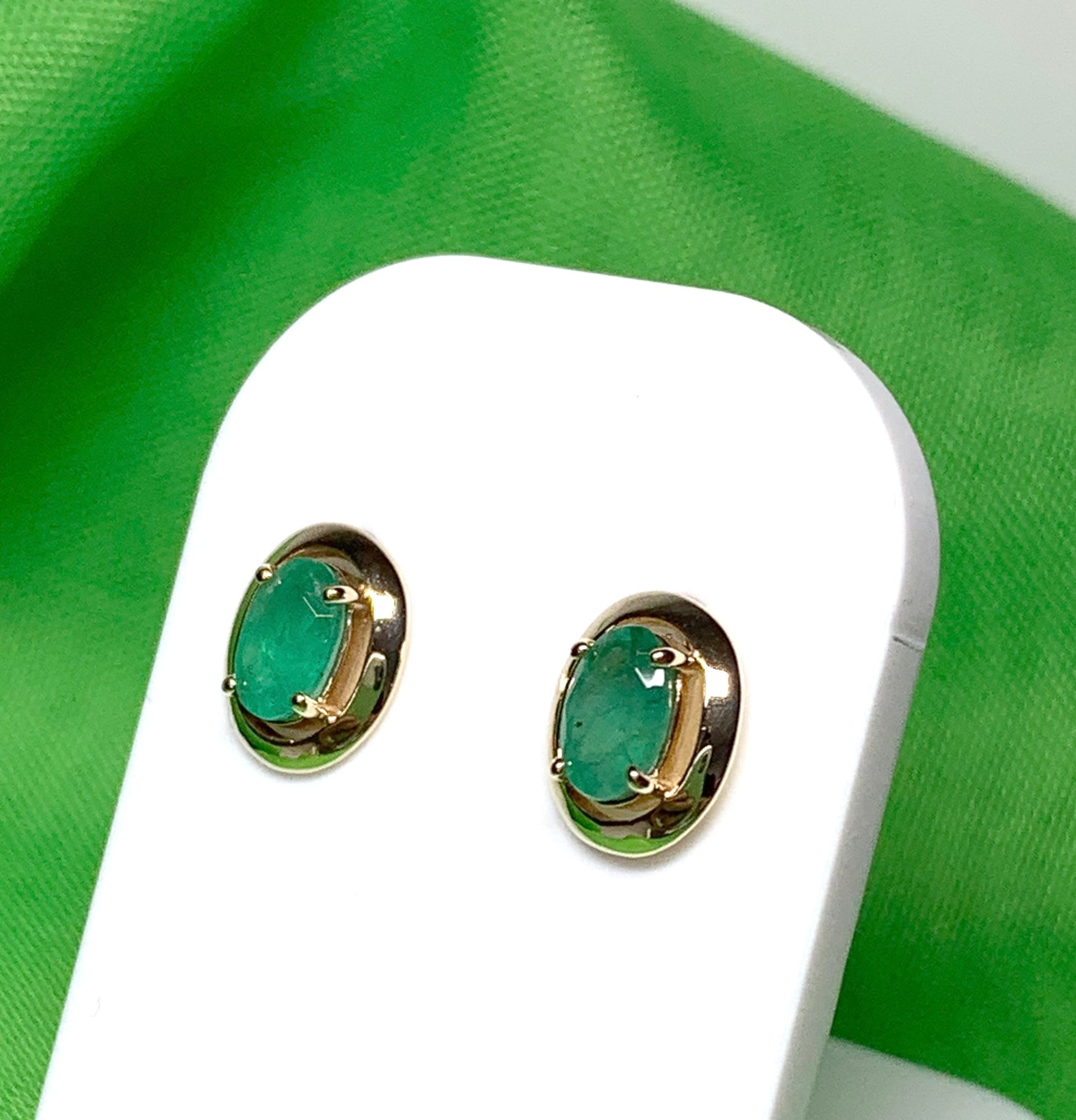 Real green emerald oval yellow gold stud earrings