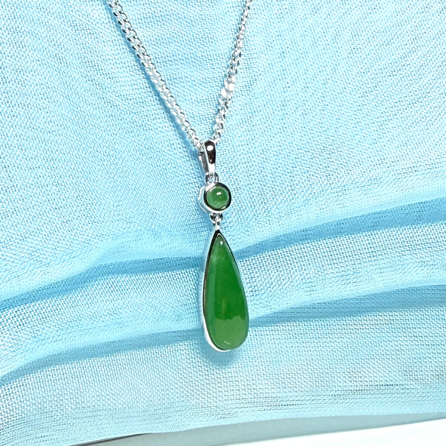 Real green jade double white gold pear and round shaped necklace