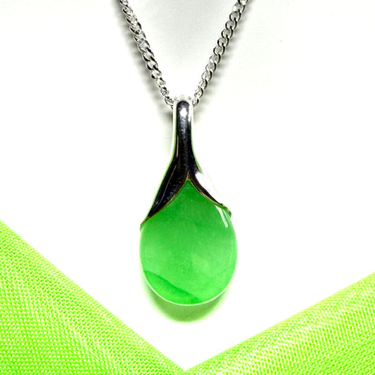 Real green jade necklace in a teardrop with pear shape, a timeless designed pendant with a chain included