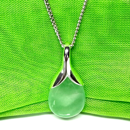 Real green jade tear drop dotted sterling silver pear shaped pendant including solid curb chain