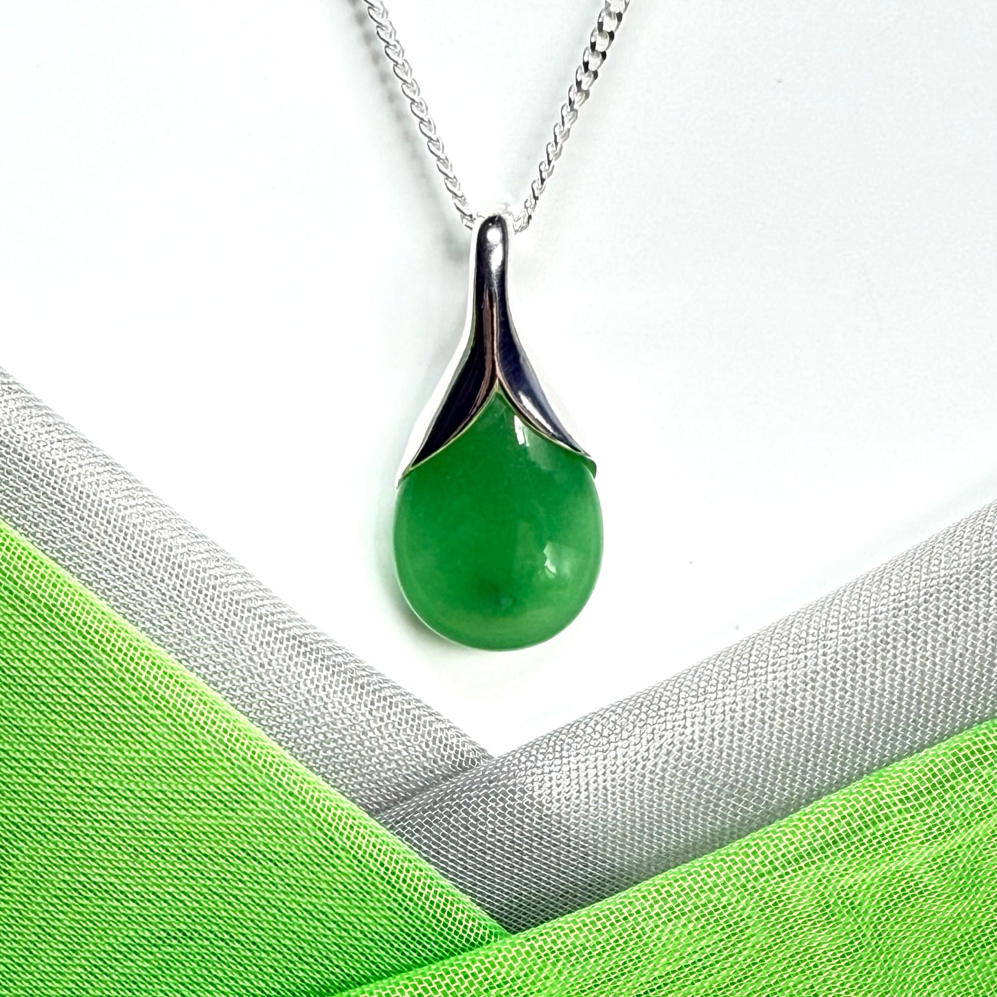 Real green jade tear drop sterling silver pear teardrop shape pendant with chain