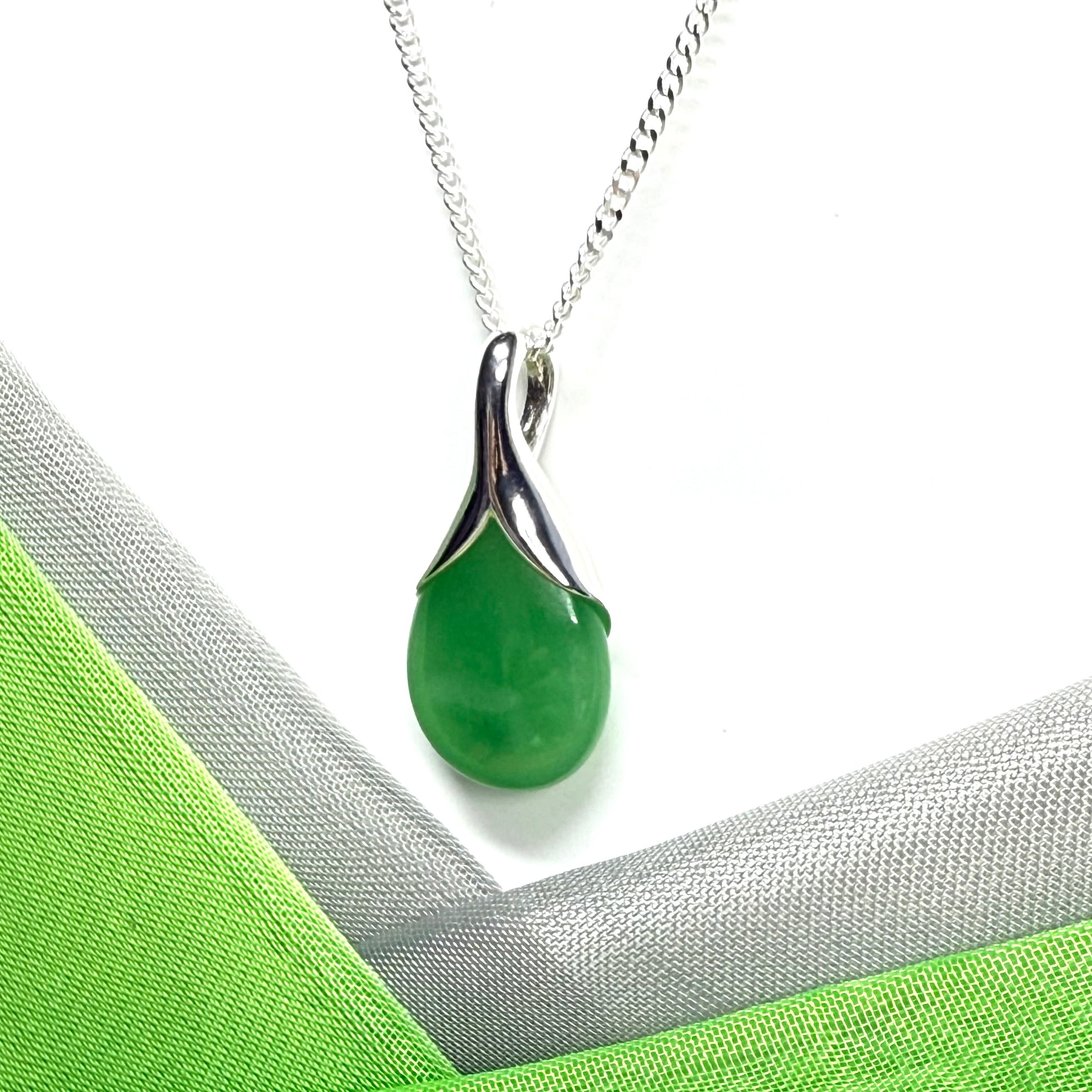 Real green jade tear drop sterling silver pear teardrop shape pendant with chain