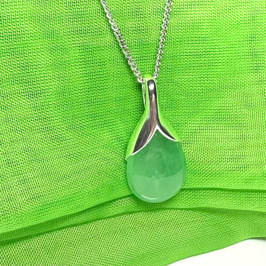 Real green jade tear drop sterling silver pear or teardrop shape pendant to it