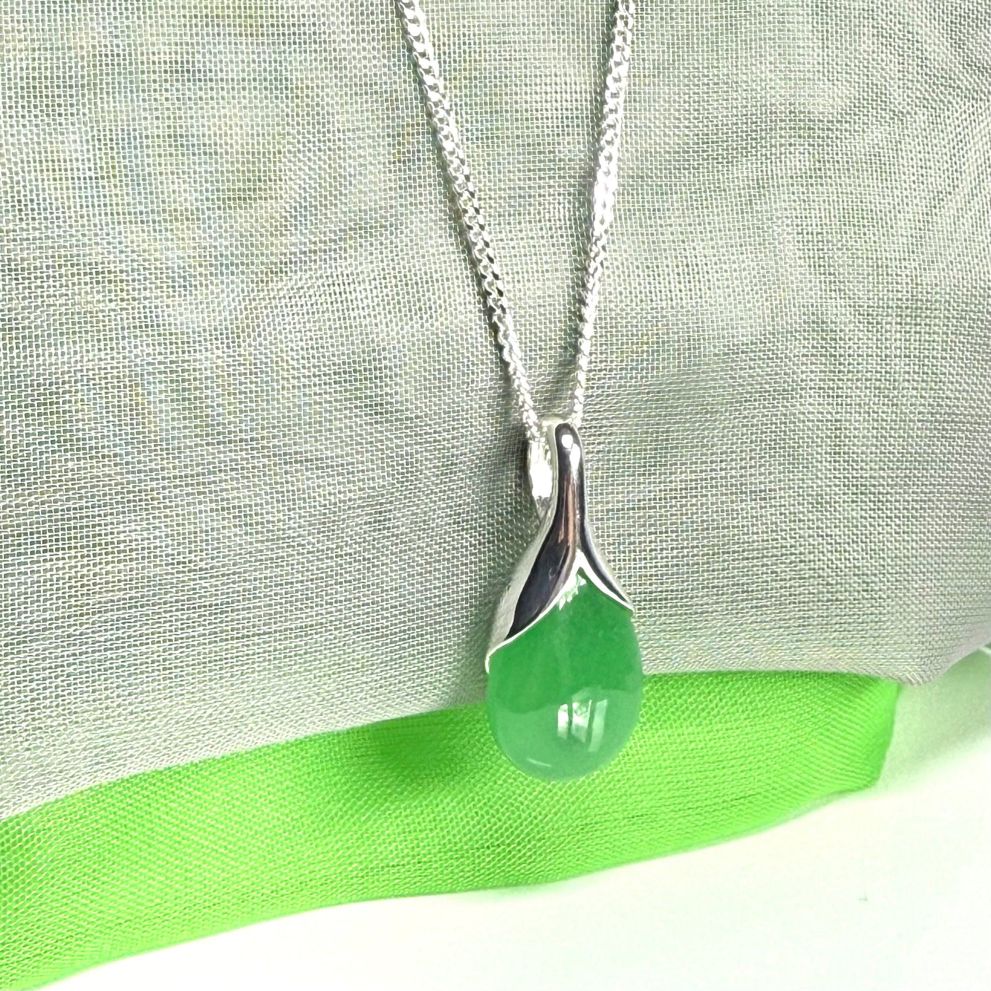Real green jade tear drop sterling silver pear teardrop shape pendant