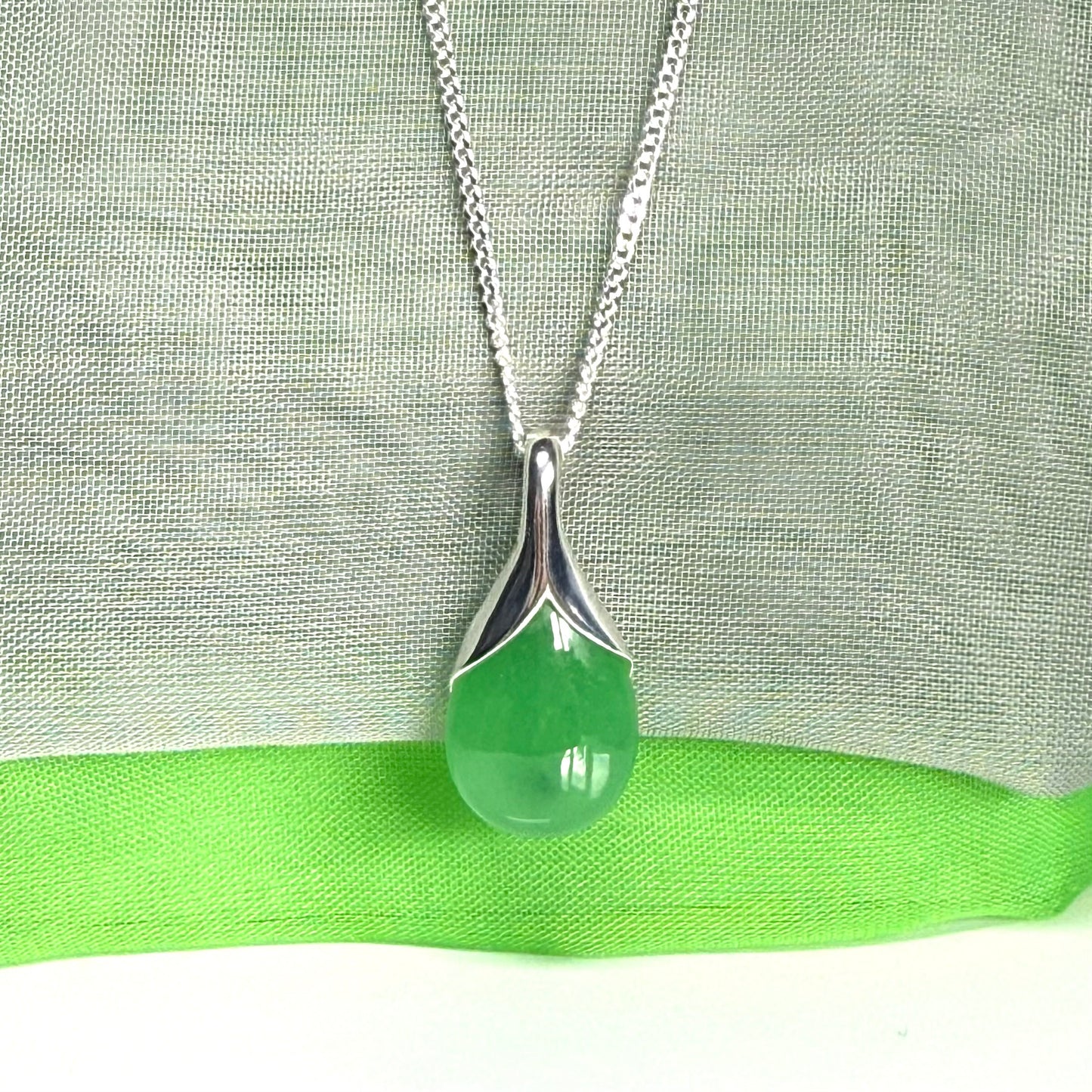 Real green jade tear drop sterling silver pear teardrop shape pendant