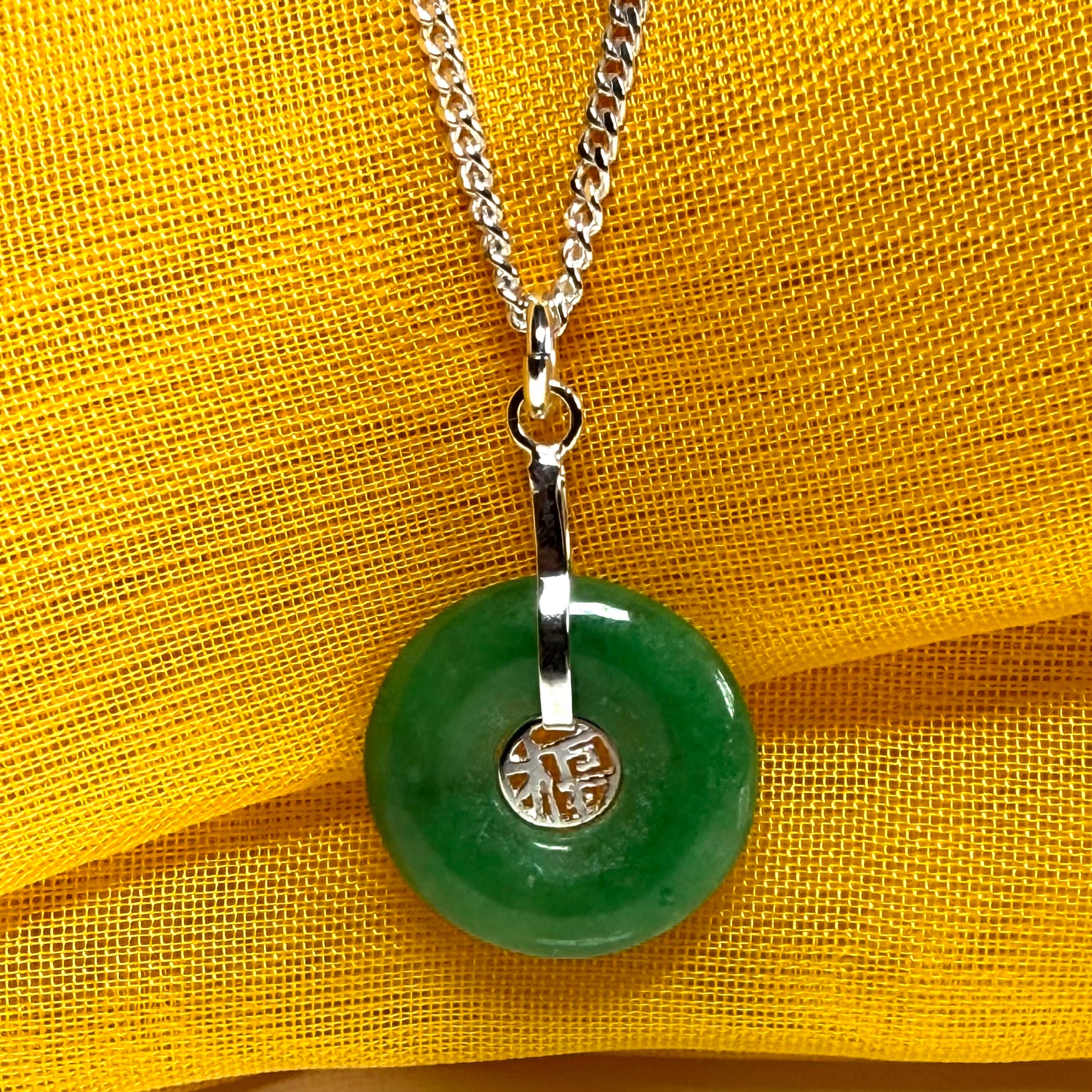 Real green round jade necklace sterling silver, simply stunning pendant