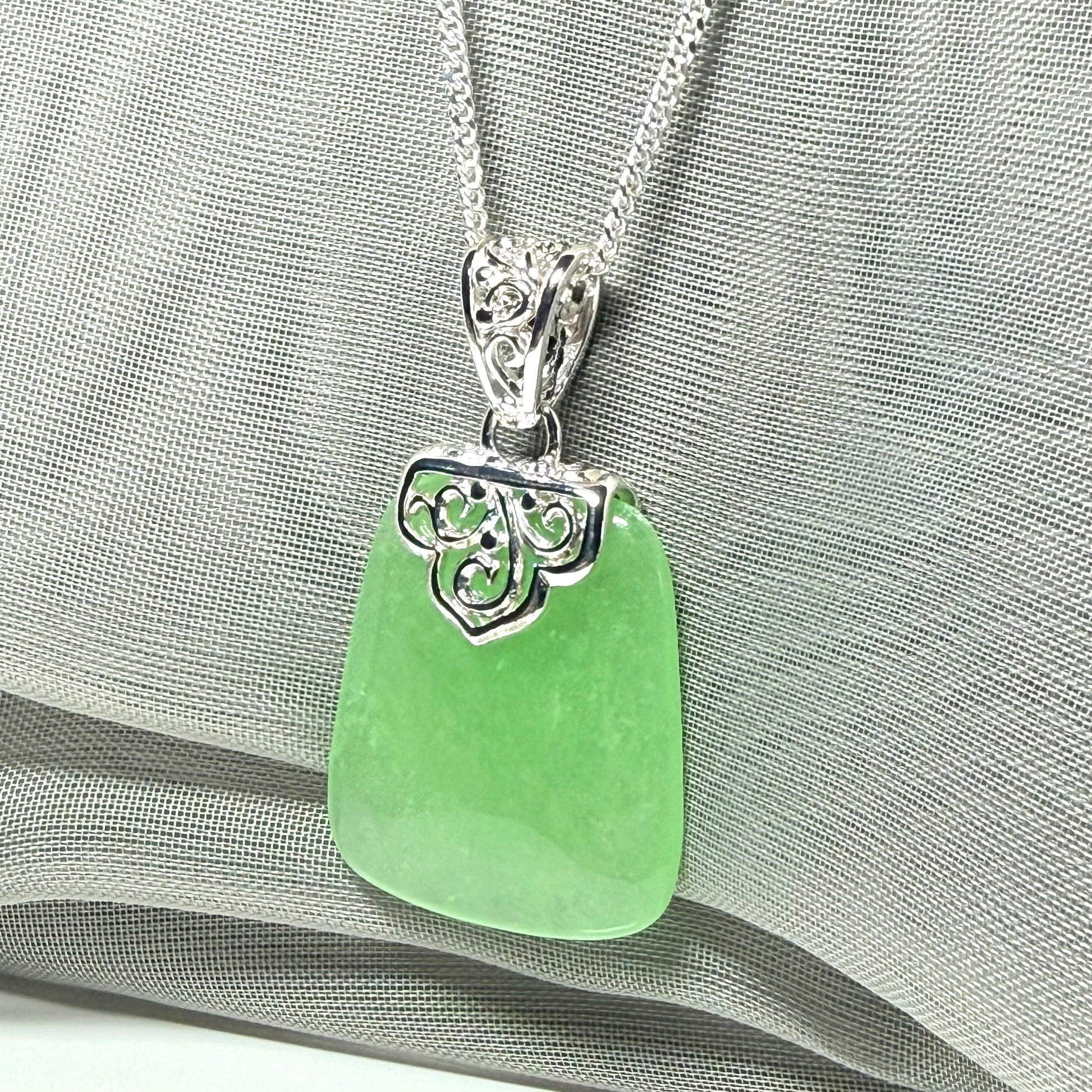 Real jade necklace green sterling silver large cushion shaped, with a timeless stunning design