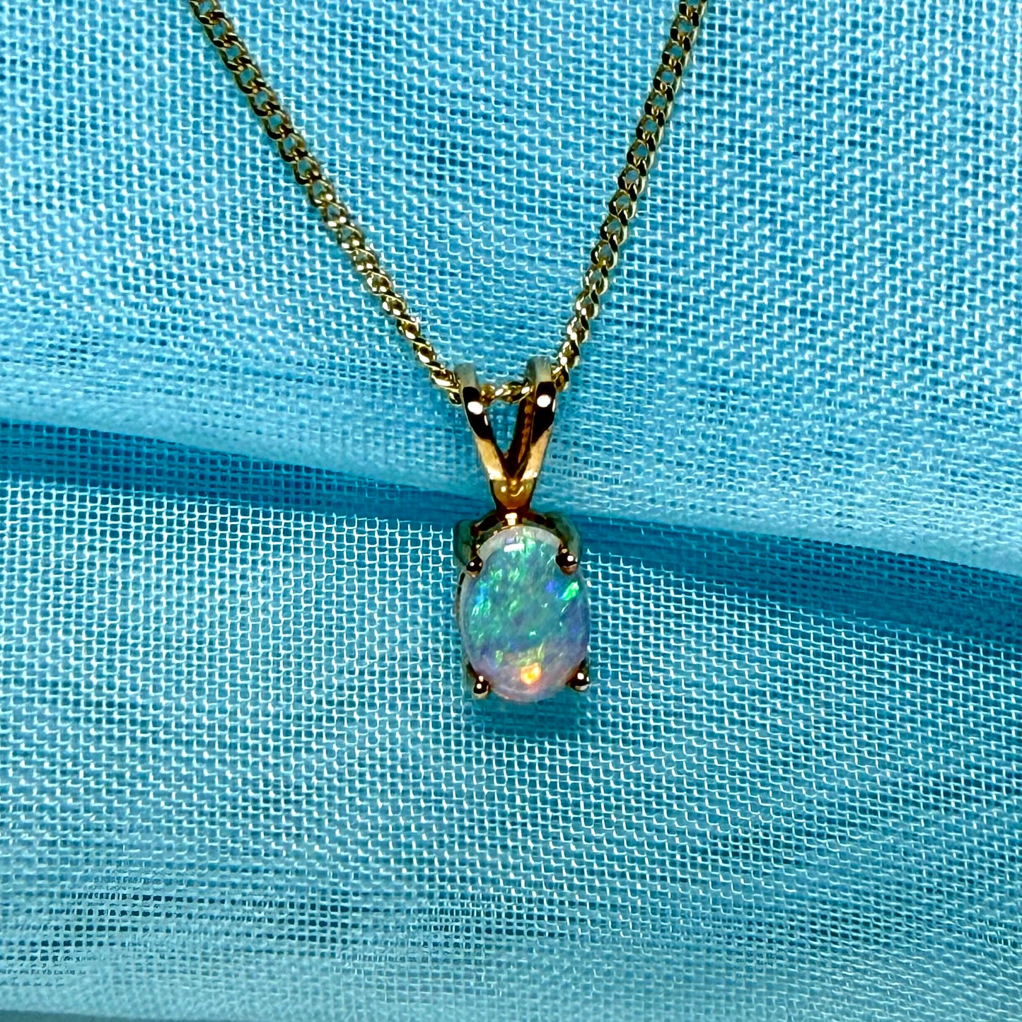 Real opal pendant oval yellow gold