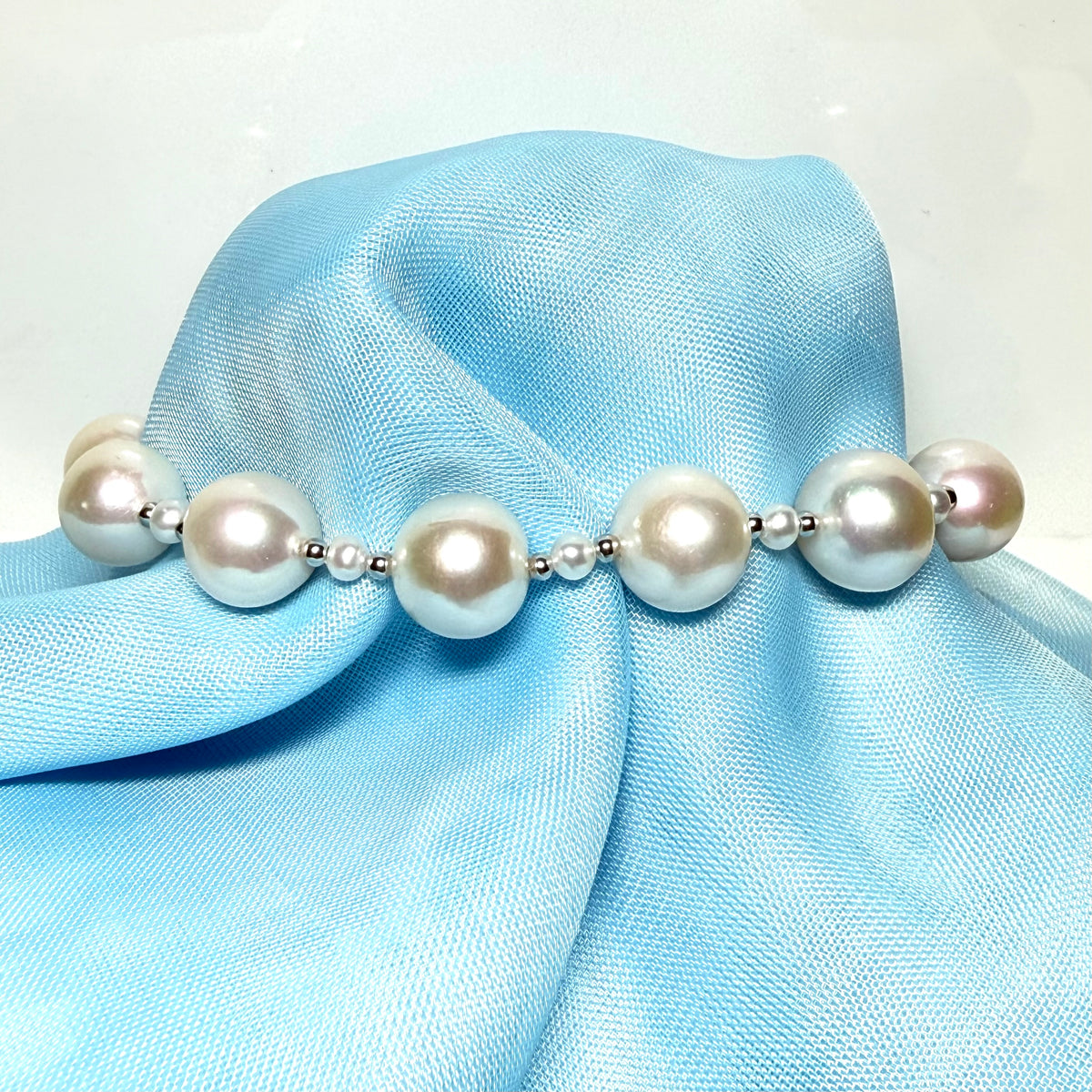 Real pearl bracelet freshwater with a feature sterling silver clasp