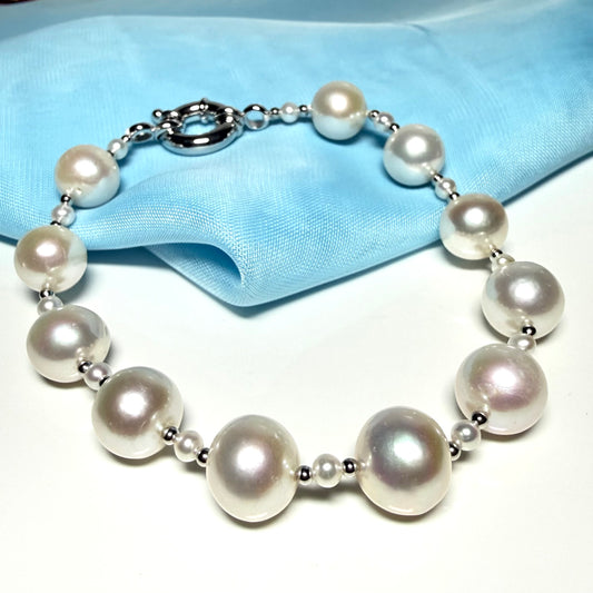 Real pearl bracelet freshwater with a feature sterling silver clasp