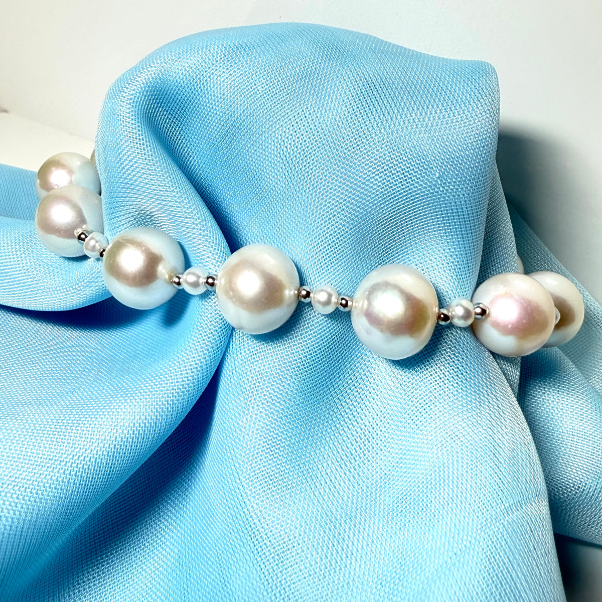 Real pearl bracelet freshwater with a feature sterling silver clasp