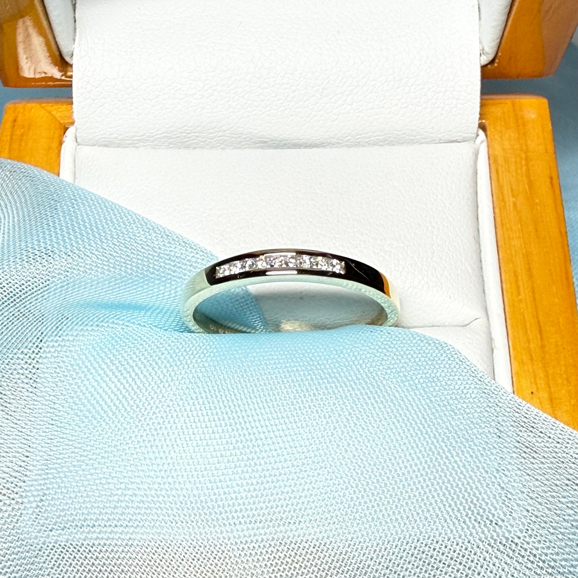 Real round cut diamond channel set eternity ring yellow gold 10 points