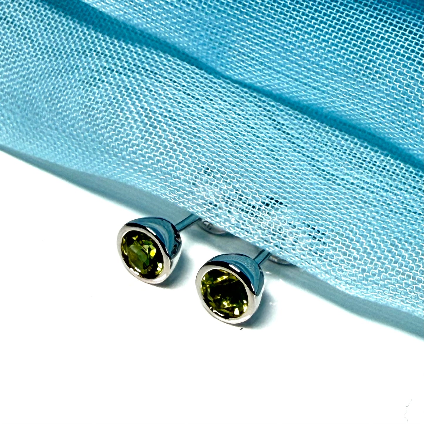 Real round peridot pair of earrings sterling silver green smooth rubbed over