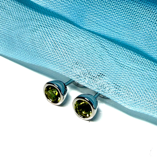 Real round peridot pair of earrings sterling silver green smooth rubbed over