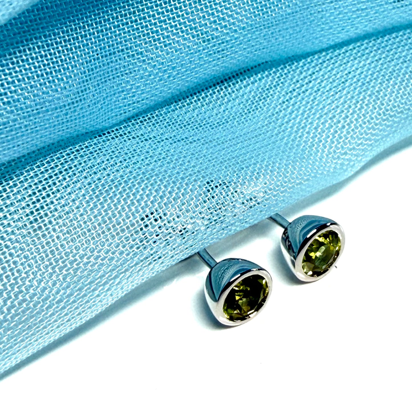 Real round peridot pair of earrings sterling silver green smooth rubbed over