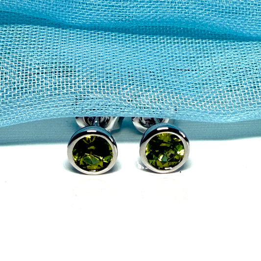 Real round peridot pair of earrings sterling silver green smooth rubbed over