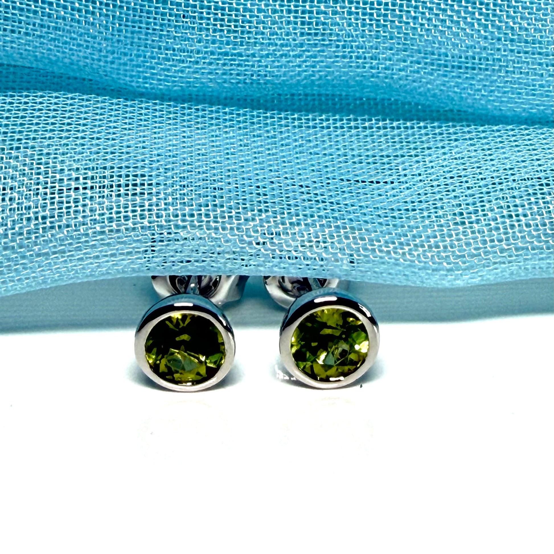 Real round peridot pair of earrings sterling silver green smooth rubbed over