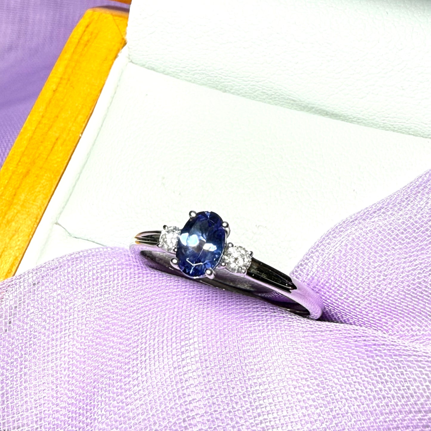 Real tanzanite and diamond white gold oval ring