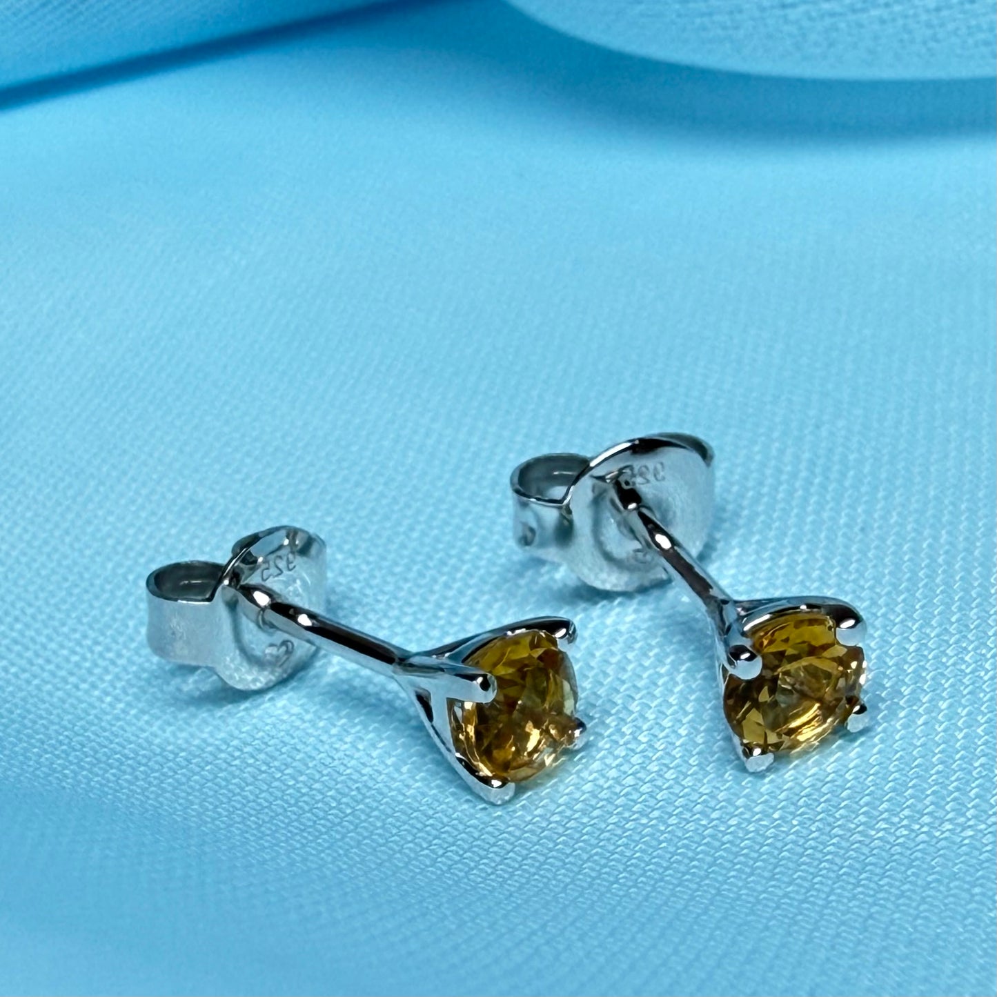 Real yellow citrine silver round four claw stud earrings