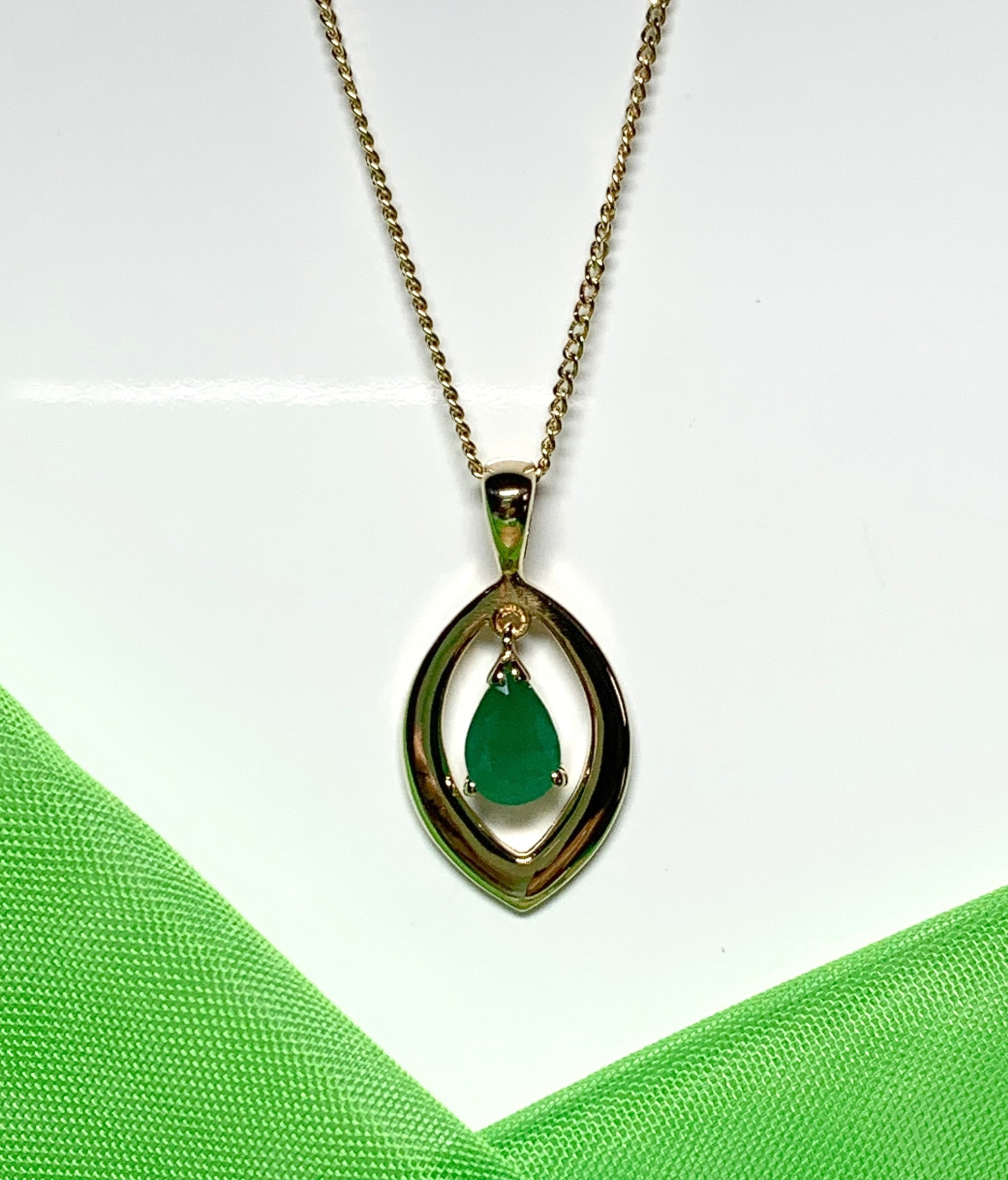 Real emerald yellow gold fancy necklace open pierced designed pendant