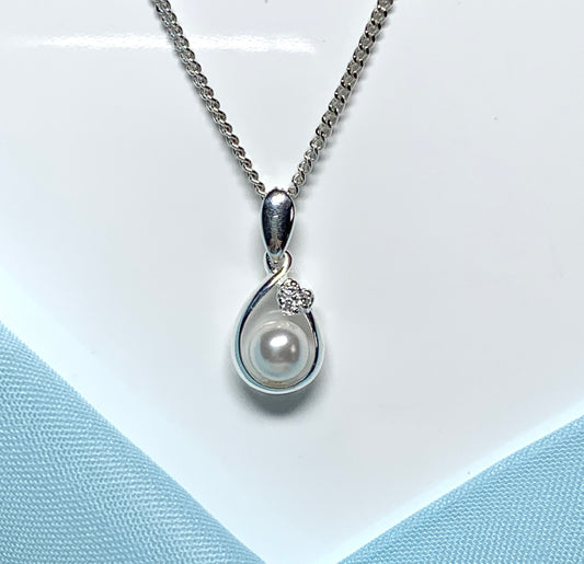 Real freshwater pearl necklace sparkling drop pendant