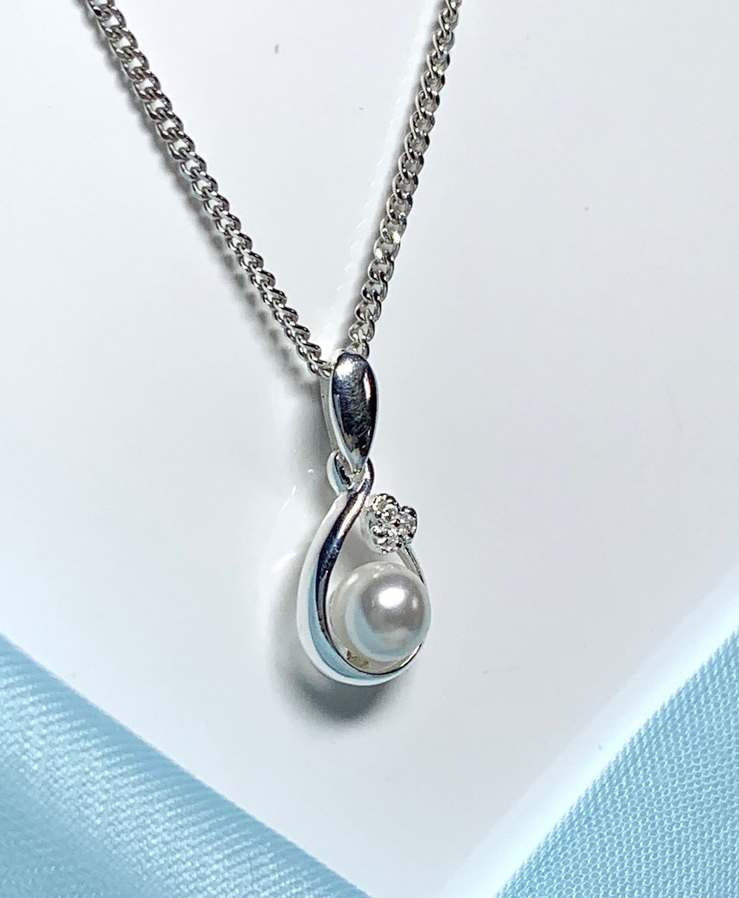 Real freshwater pearl necklace sparkling drop pendant