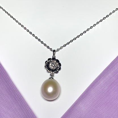 Real pearl flower necklace sparkling pendant