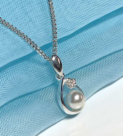 Real freshwater pearl necklace sparkling drop pendant